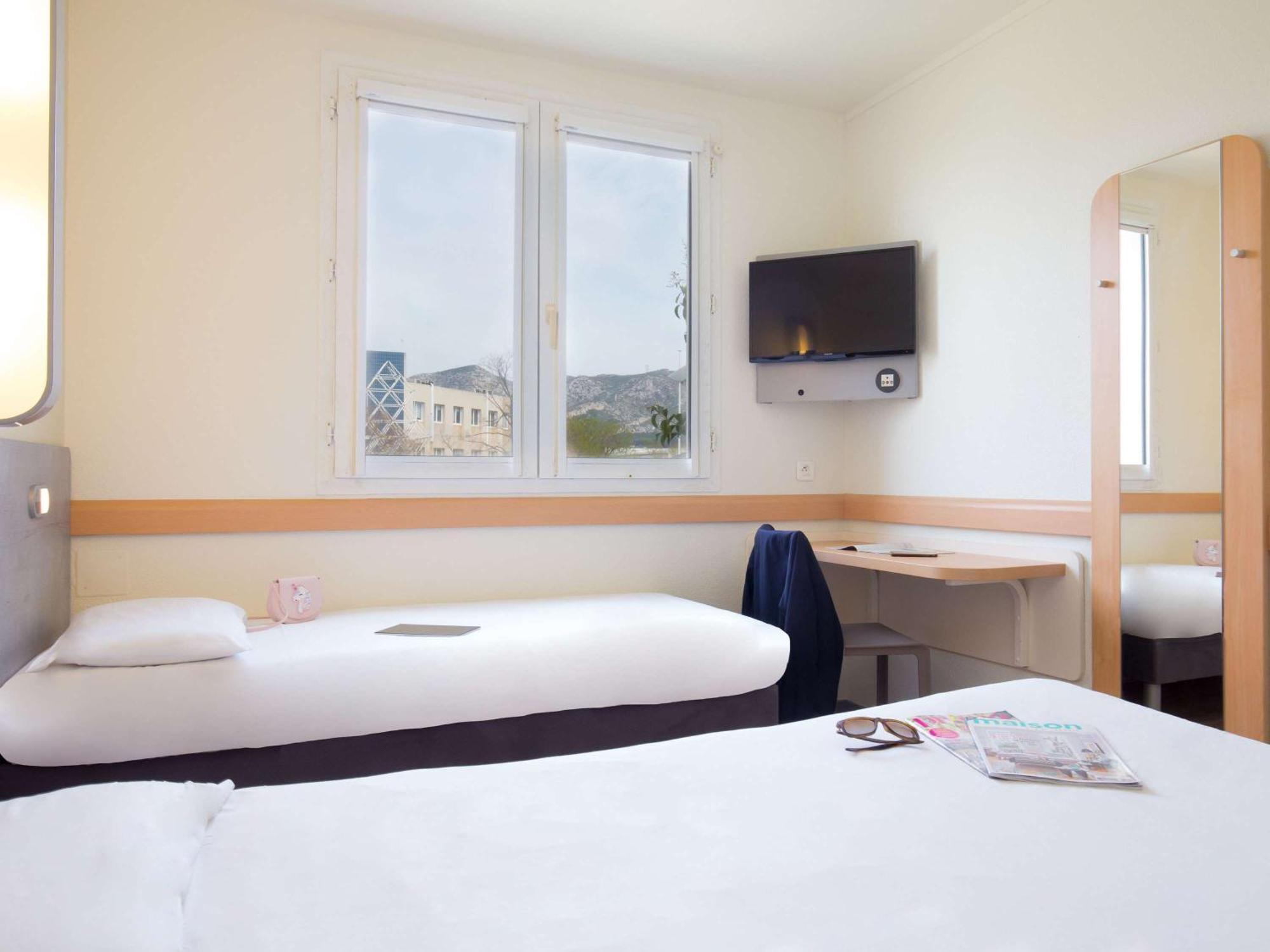 Ibis Budget Aubagne Paluds Agora Exterior photo